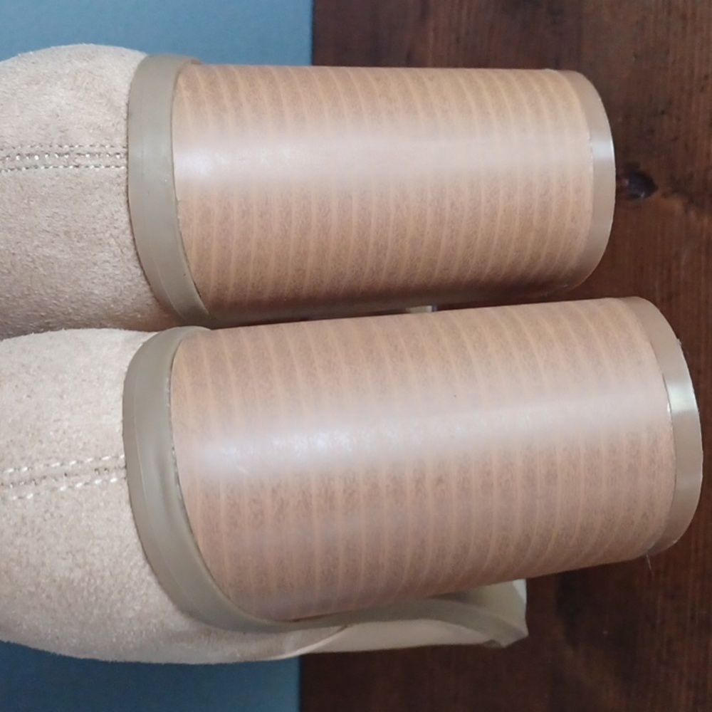 Lulu's boots - Picture 13 of 15